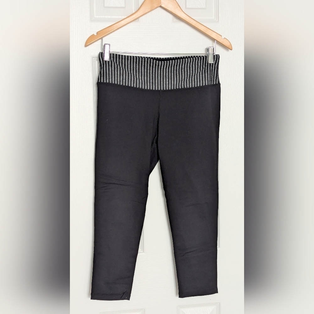 Velocity Women's (Medium) Elastic Waist Capris Athletic Athleisure Leggings